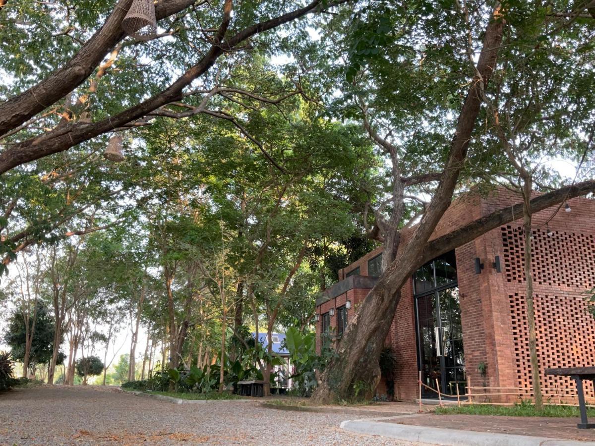 Baan Tonjaeng Resort Chai Nat Exterior foto