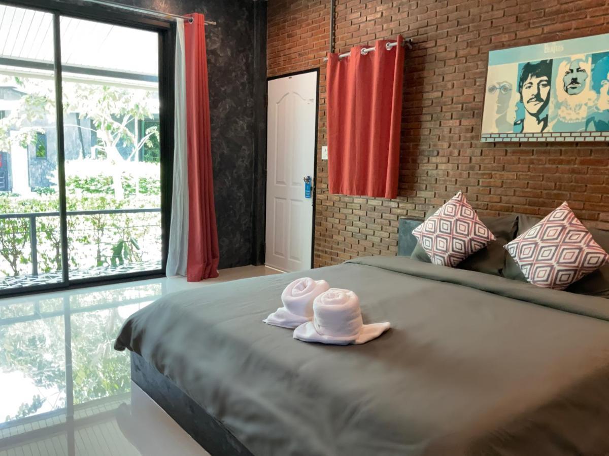 Baan Tonjaeng Resort Chai Nat Exterior foto