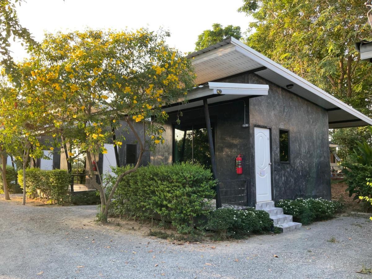Baan Tonjaeng Resort Chai Nat Exterior foto