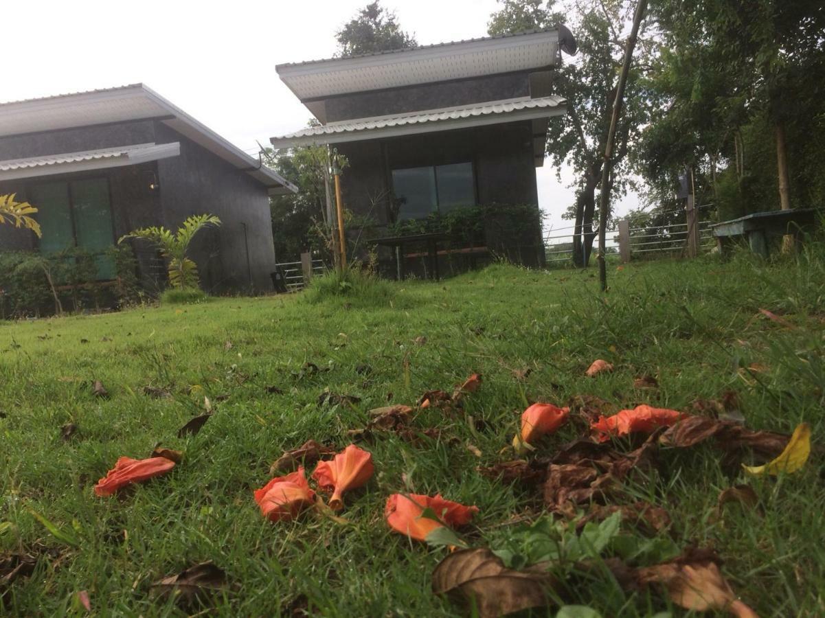 Baan Tonjaeng Resort Chai Nat Exterior foto